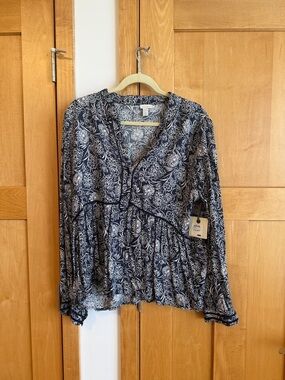 Nordstrom (Hinge) Women's Navy Floral Peasant Blouse. Size L. NWT!